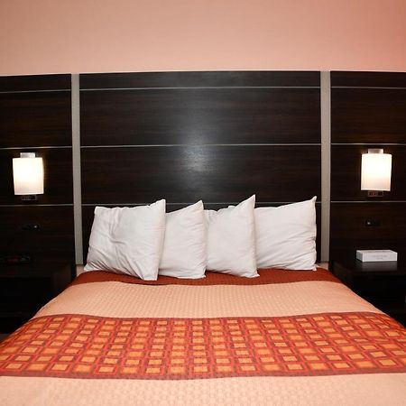 Regency Inn & Suites Faribault ภายนอก รูปภาพ