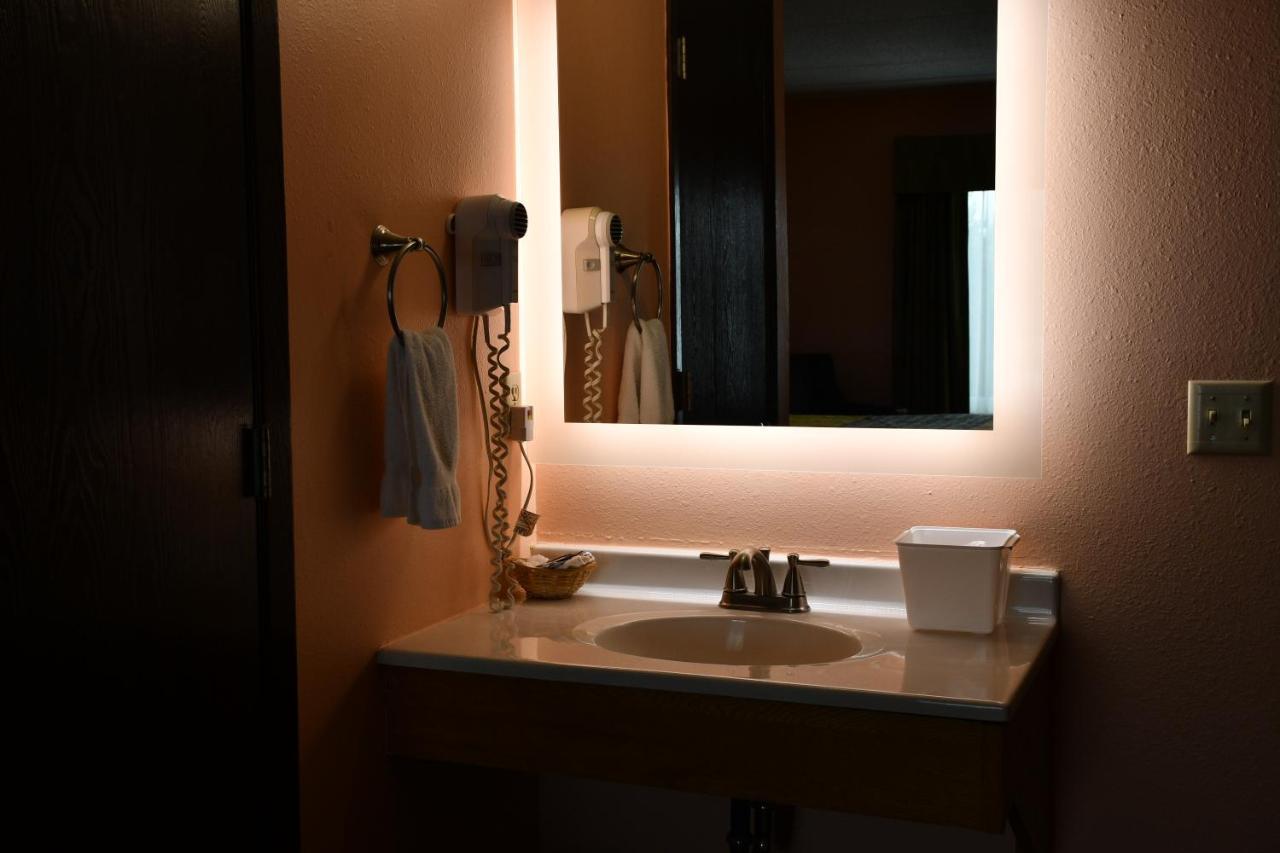 Regency Inn & Suites Faribault ภายนอก รูปภาพ