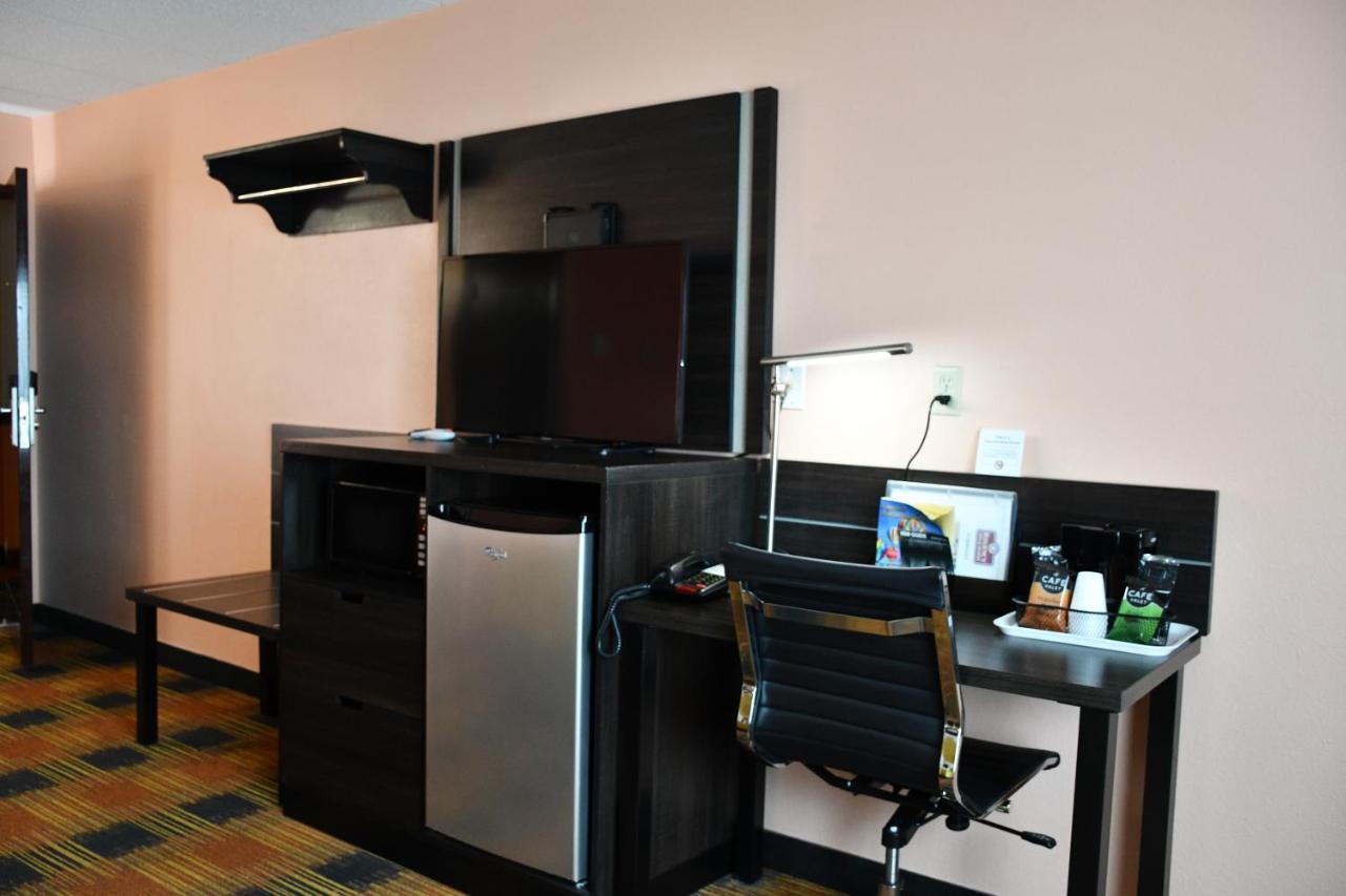 Regency Inn & Suites Faribault ภายนอก รูปภาพ